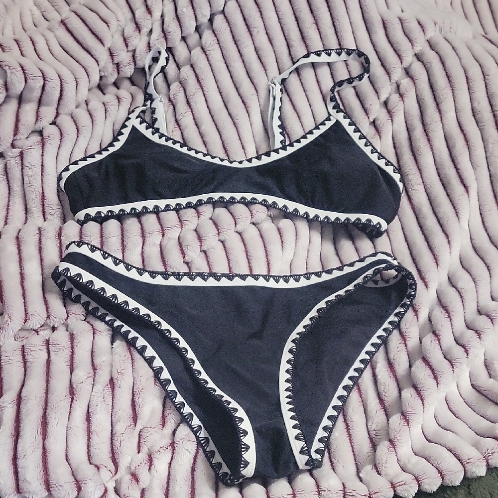 Cupshe Black and White Bikini Set